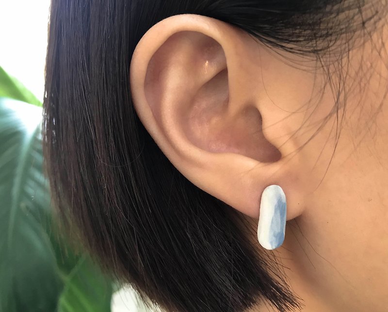 陶制手作耳环 | 浅蓝波浪耳环 | 耳针式 - 耳环/耳夹 - 陶 白色