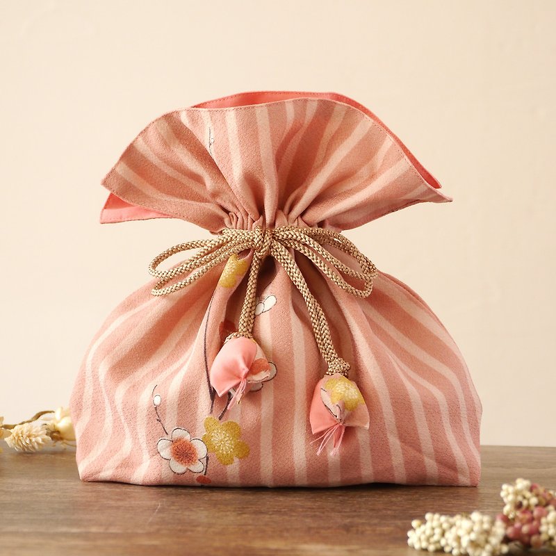 着物　巾着　幸せを呼ぶFUGURO　 梅文　中サイズ - 化妆包/杂物包 - 棉．麻 粉红色
