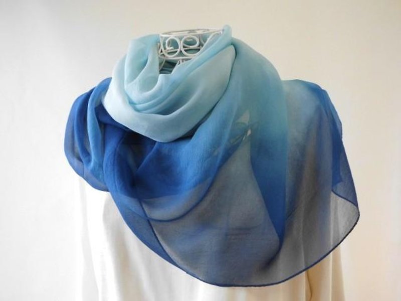 再出品(波の音)大判・シルクシフォン・藍染めグラデーションストール - 丝巾 - 丝．绢 蓝色