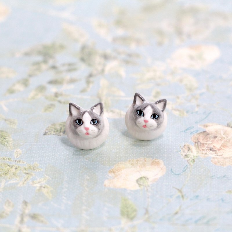 Ragdoll cat earrings, Cat stud earrings, cat lover gifts - 耳环/耳夹 - 粘土 灰色