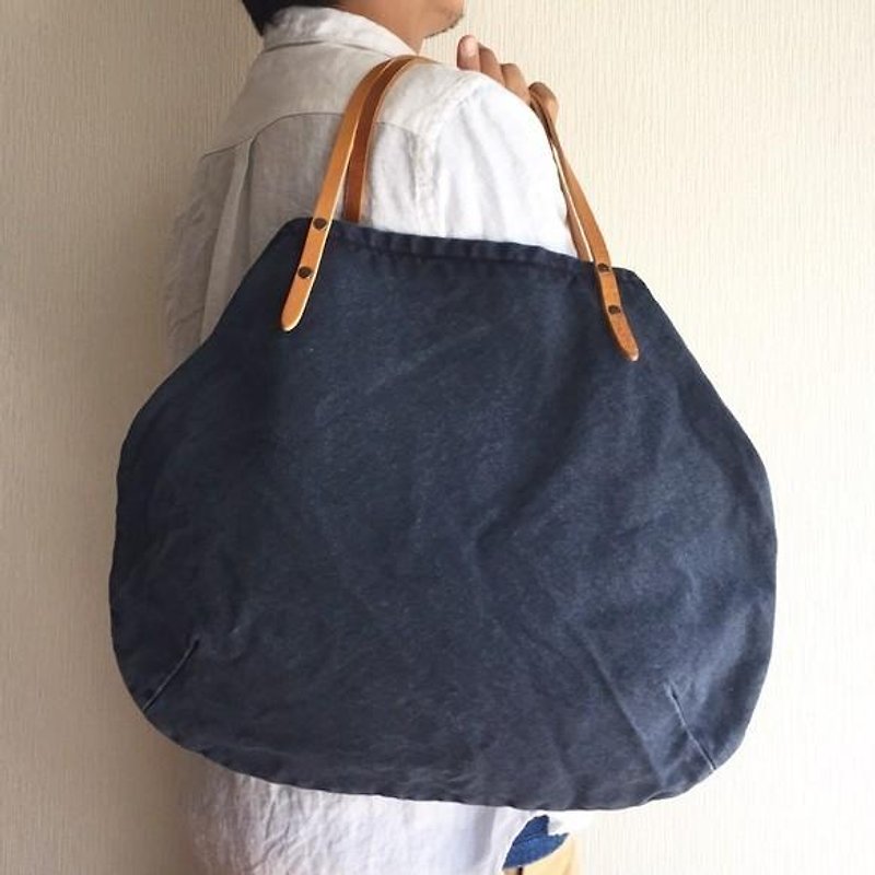 バイオウォッシュ8号帆布と極厚オイルヌメの丸型トートバッグ【ネイビー】 - 手提包/手提袋 - 真皮 蓝色