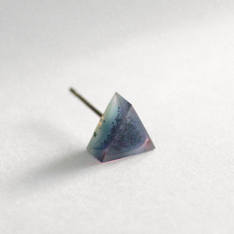 虫洞 / 树脂耳环 - 单只 / 三角形 紫色 薰衣草 - 耳环/耳夹 - 树脂 紫色