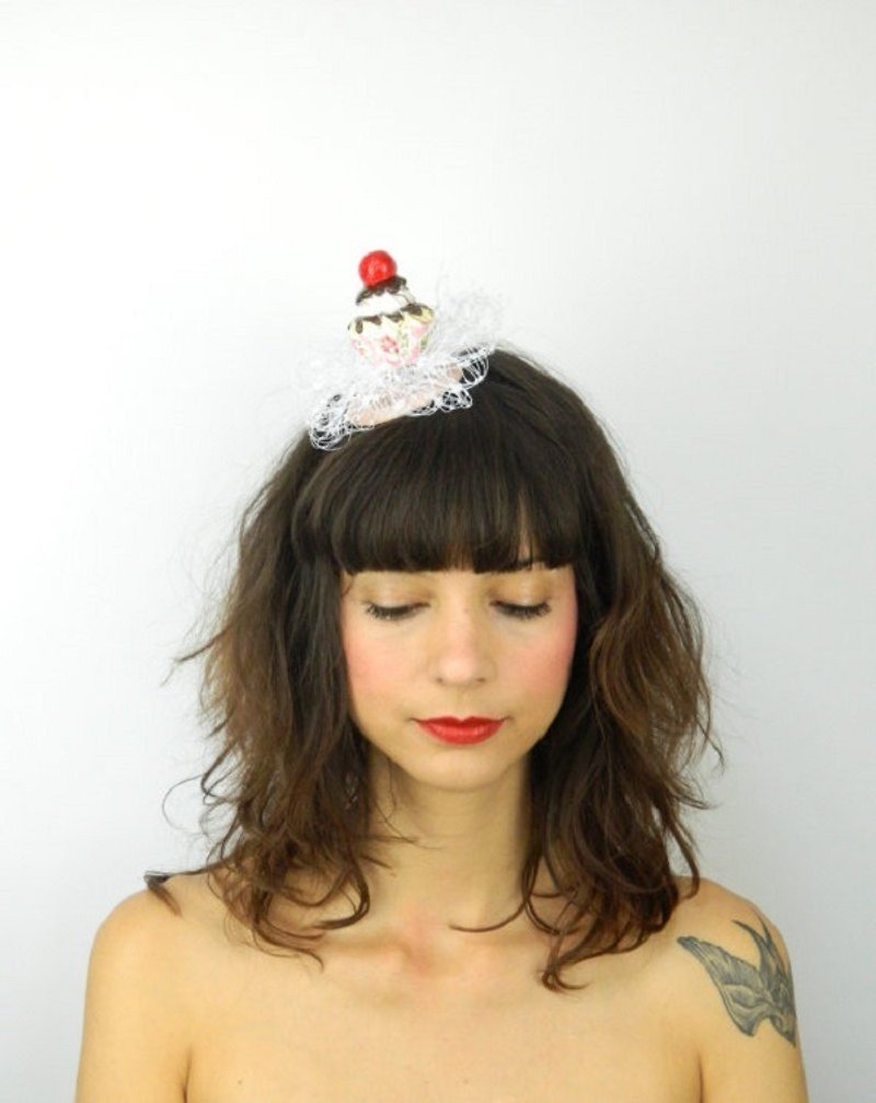 Fascinator Headpiece with Vintage Shabby Chic Cherry Cupcake and Veil Party Hat - 发饰 - 其他材质 粉红色