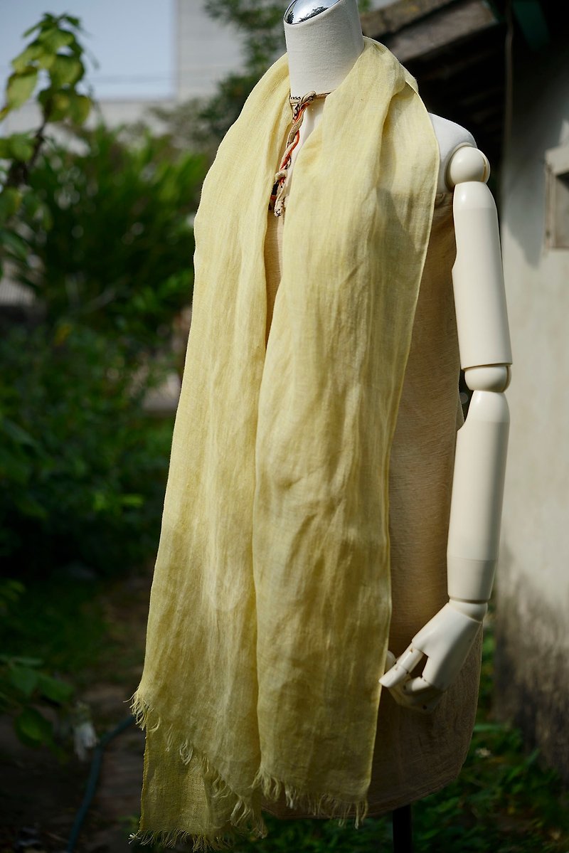 福木栀子亚麻围巾     带有亚麻原色比较细软 - 丝巾 - 棉．麻 黄色