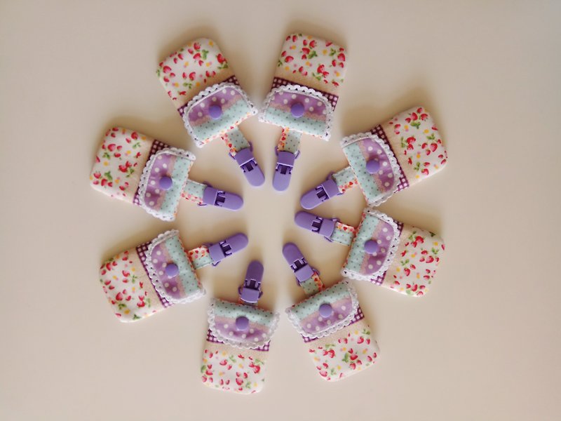<紫> 小草莓平安符袋 弥月礼物 1入 - 围嘴/口水巾 - 棉．麻 紫色