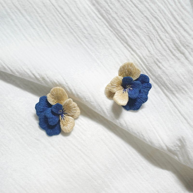 西西里的星辰 手作刺绣耳环 - 耳环/耳夹 - 绣线 蓝色