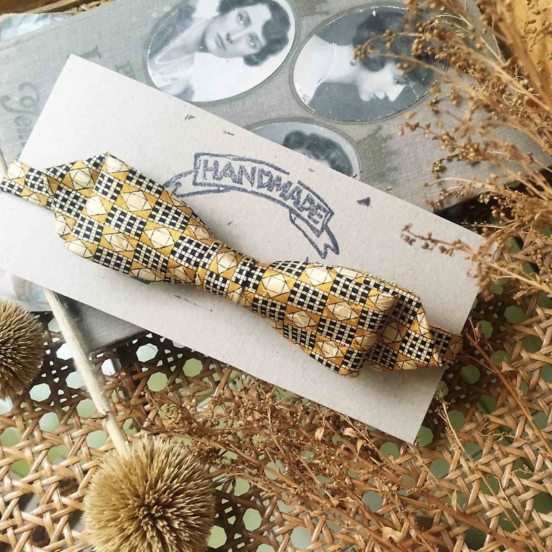 Papa's Bow Tie- 古董布花领带改制手工领结-黄飞鸿-窄版 - 领结/领巾 - 丝．绢 黄色