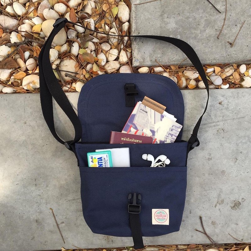 New Navy Basic Messenger Canvas Bag / everyday bag / travel /weekend - 侧背包/斜挎包 - 棉．麻 蓝色
