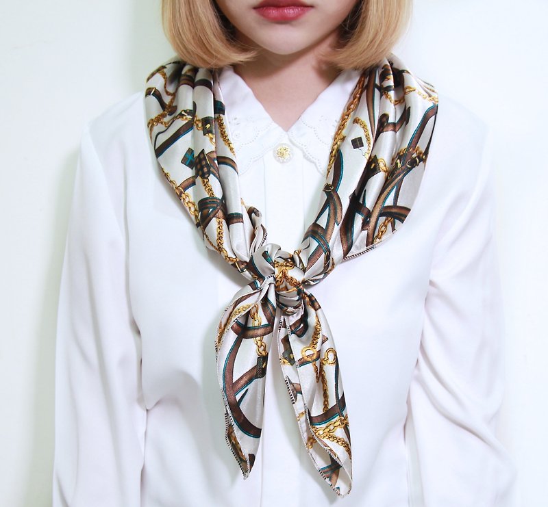 Back to Green::古典丝质丝巾 心型锁链 MADE IN KOREA vintage scarf (SC-12) - 丝巾 - 丝．绢 透明