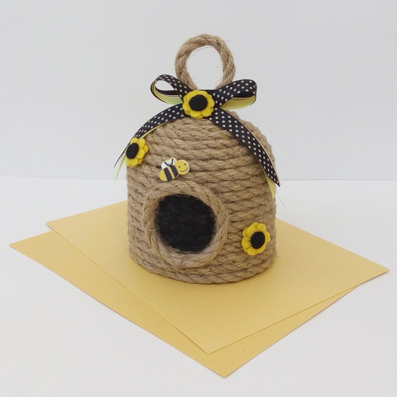 Bee Hive, Small 6 inch Bee Skep Honey Bee House Jute Twine Bumble Bee Hive Honey - 摆饰 - 其他材质 