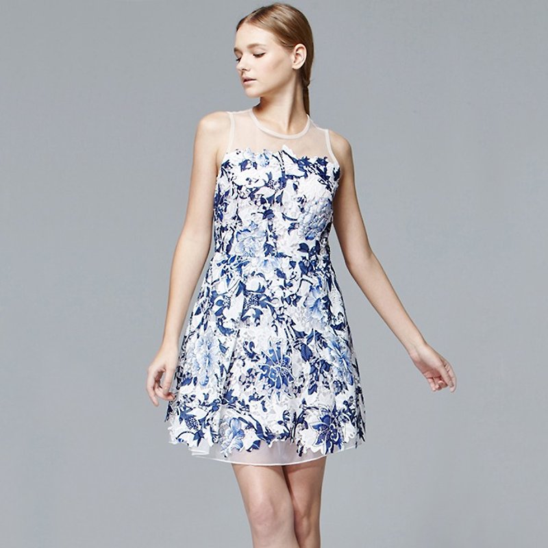 蓝白刺绣印花无袖洋装 - 洋装/连衣裙 - 聚酯纤维 蓝色