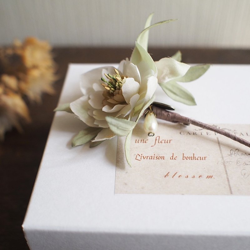 Corsage.Christmas rose.Double-flowered.Cream color - 胸花/手腕花 - 棉．麻 白色