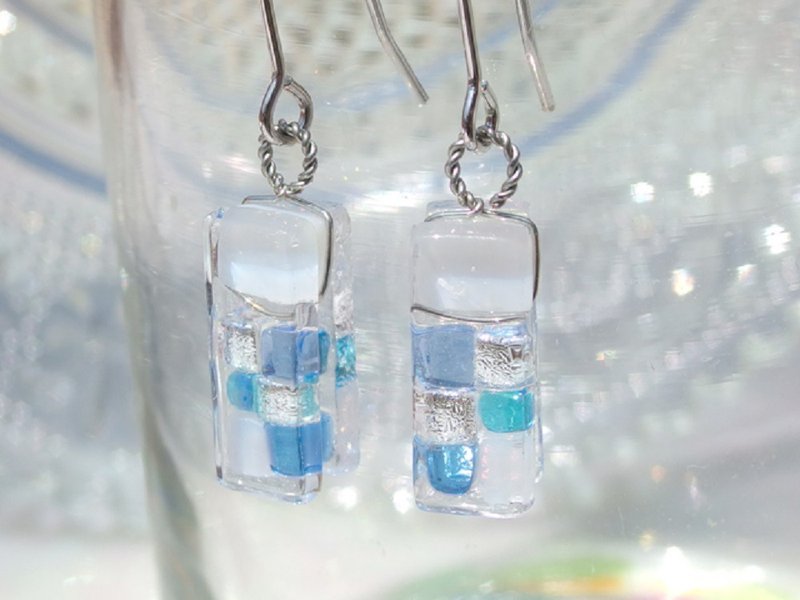 雪ガラス(ゆき【白雪】)ピアス/イヤリング【金具選べます】【受注制作】 - 耳环/耳夹 - 玻璃 白色