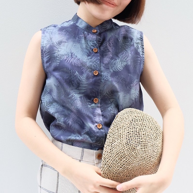 Mandarin Collar Top : Secret Forest Printed Design - 女装上衣 - 棉．麻 蓝色