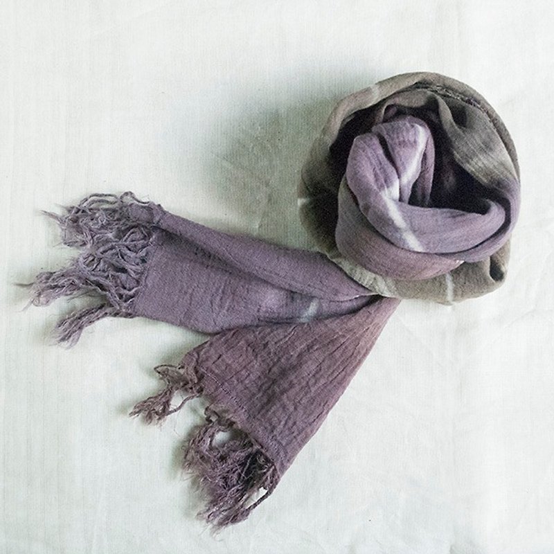 花漾双色纯棉植物染围巾（墨紫） - 丝巾 - 棉．麻 