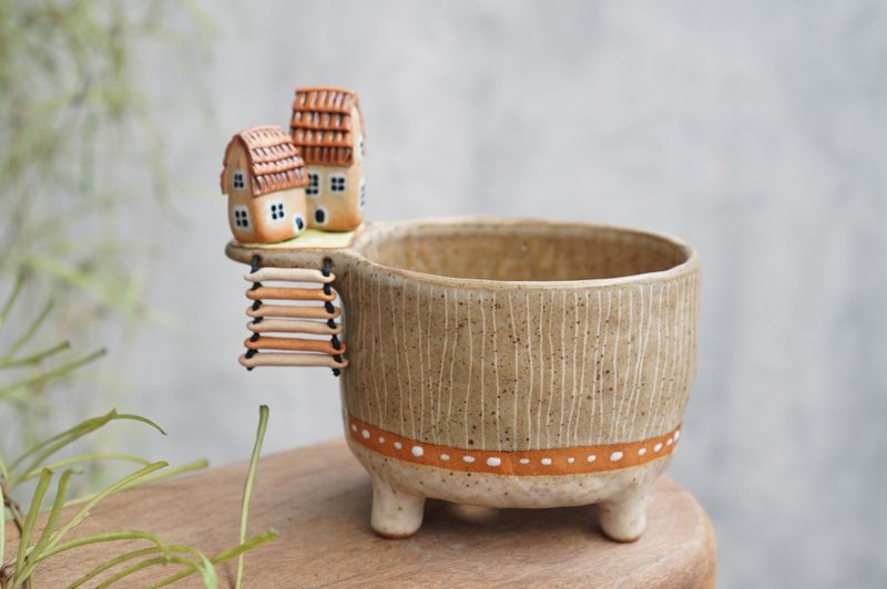 Plant pot with a houses,two tone,cactus,ceramics,pottery,handmade - 花瓶/陶器 - 陶 咖啡色