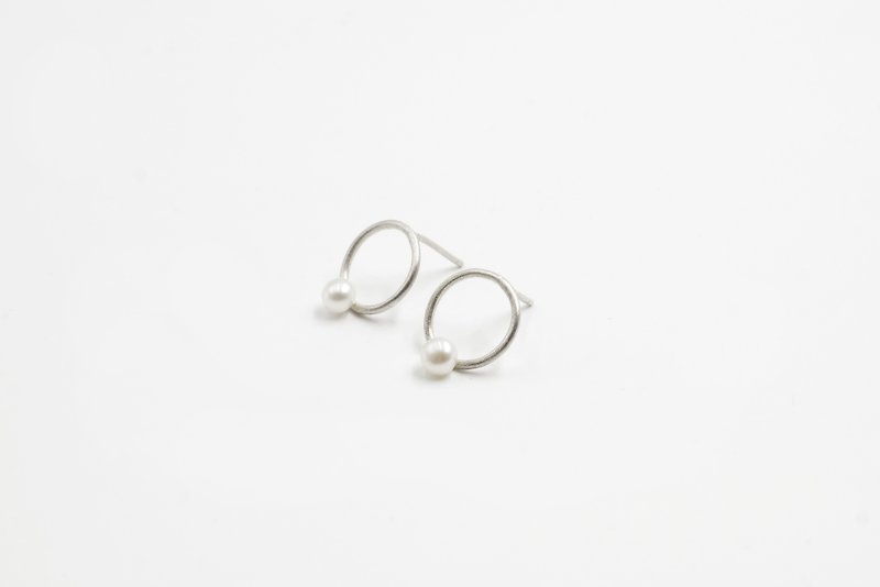 I-Shan13    圆圈珍珠耳环 - 耳环/耳夹 - 纯银 银色