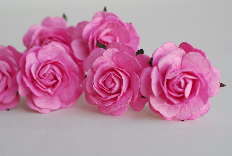 Paper Flower, centerpiece, 25 pieces rose size 3.5 cm., pink magenta color - 其他 - 纸 紫色