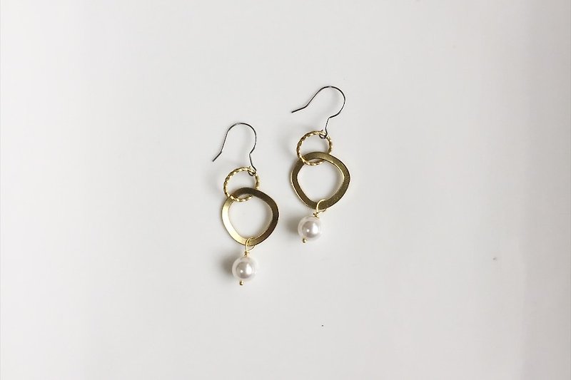 简单爱 珍珠黄铜耳环 - 耳环/耳夹 - 其他金属 金色