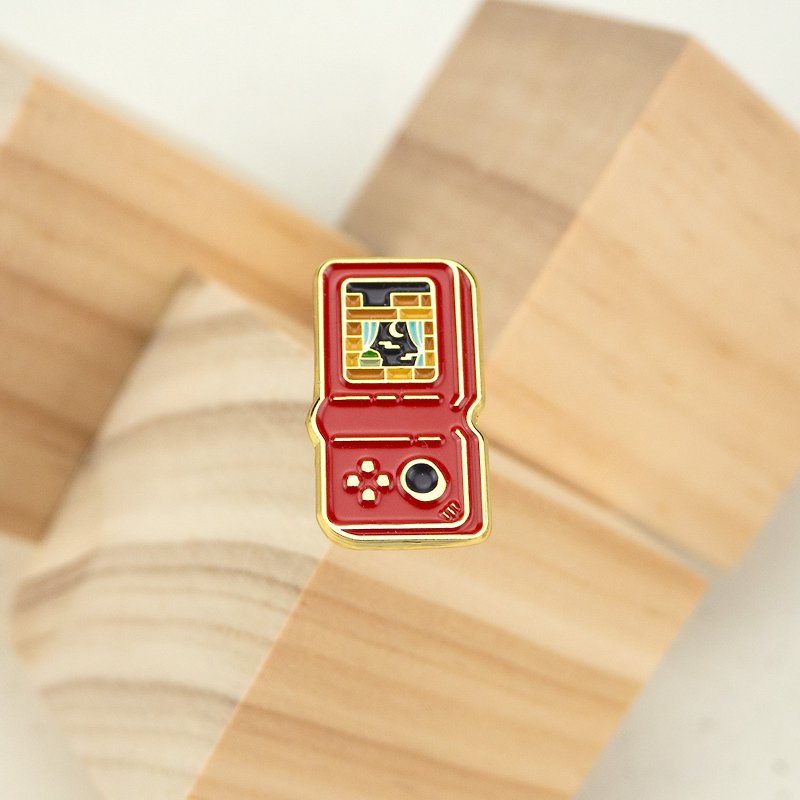 Window Brick Game Enamel Pin - 胸针 - 其他金属 红色