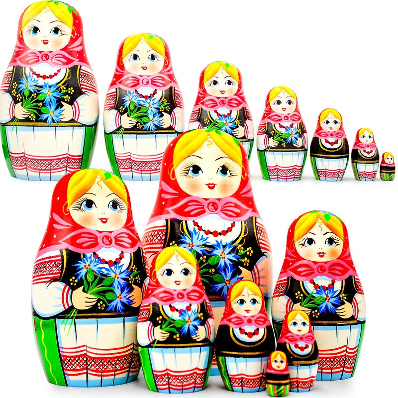 Babushka Dolls Set of 7 pcs - Russian Matreshka Doll in Eastern European Costume - 玩具/玩偶 - 木头 多色