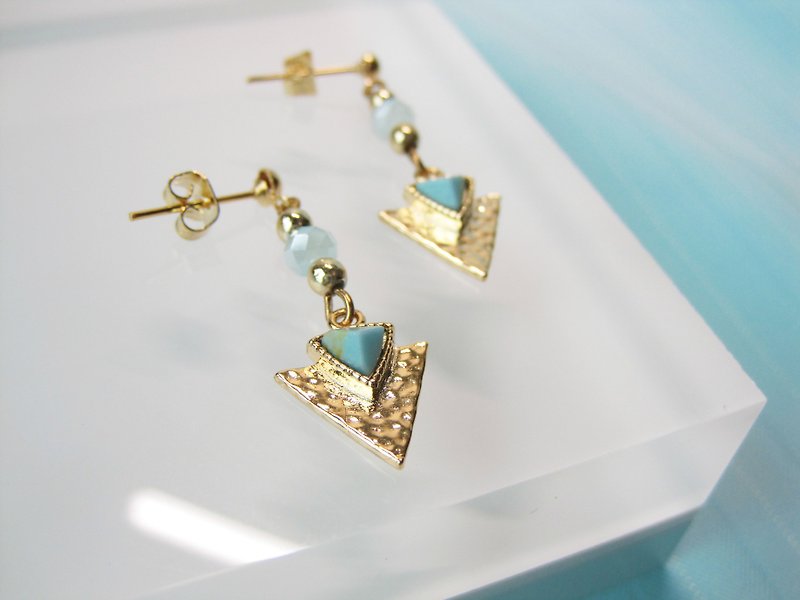 土耳其蓝 - 三角垂挂耳环．神秘的女孩 - 耳环/耳夹 - 宝石 金色