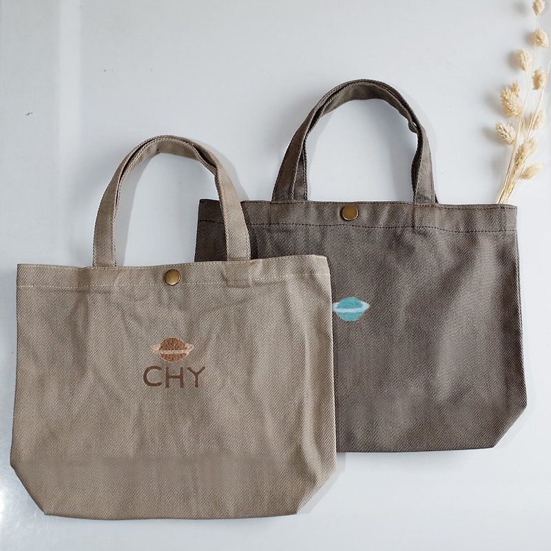 【Q-cute】小袋子系列-帆布午休袋-土星-加字/定制化 - 手提包/手提袋 - 其他材质 多色