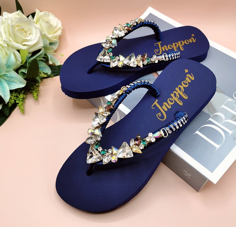 手工制作的藏蓝色凉鞋，饰有水晶，品牌Jnoppon（J Noppon）。 - 拖鞋 - 其他材质 蓝色