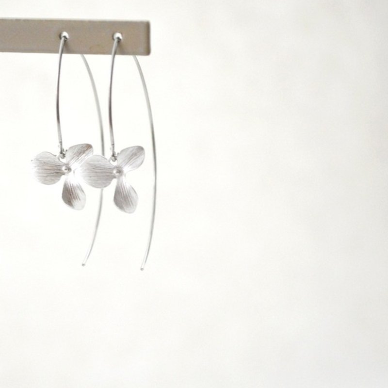 Earrings/Silver Flower Long Hook Pierce - 耳环/耳夹 - 其他金属 银色
