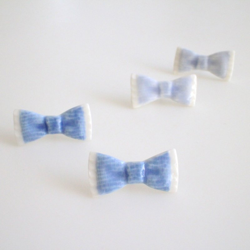 Denim ribbon earrings - 耳环/耳夹 - 瓷 蓝色