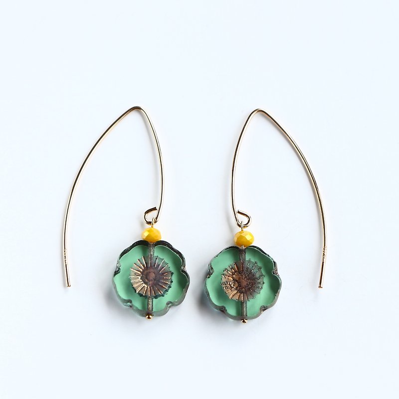 Green flower V hook pierced earrings-14kgf - 耳环/耳夹 - 其他金属 绿色