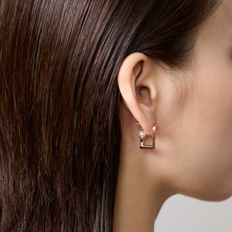 几何结构珍珠耳环 925银厚镀18K金 Enigma Pearl Earring - 耳环/耳夹 - 珍珠 