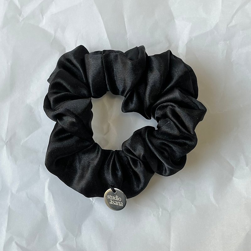 (petit) black scrunchie - 发饰 - 聚酯纤维 黑色