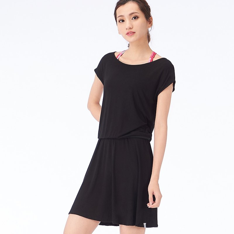 【MACACA】轻盈午后洋装 - BSE8031 黑 - 洋装/连衣裙 - 其他人造纤维 黑色