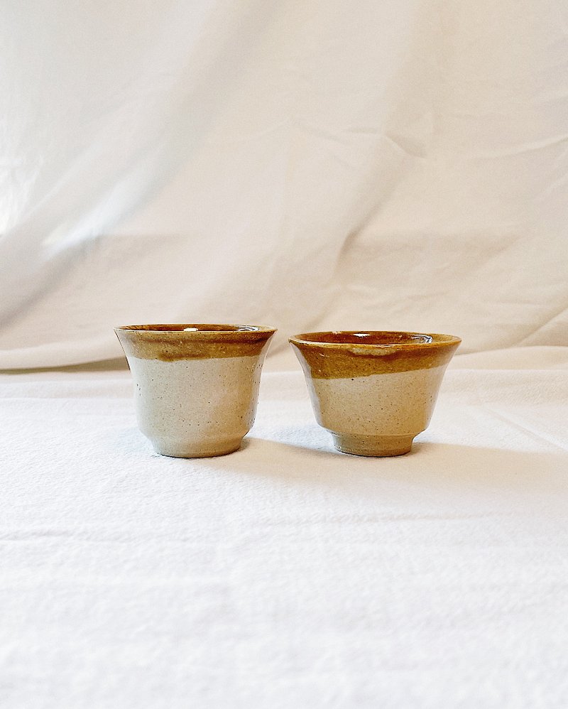 陶瓷手工 | 小茶杯 (一套两件) - 茶具/茶杯 - 陶 黄色