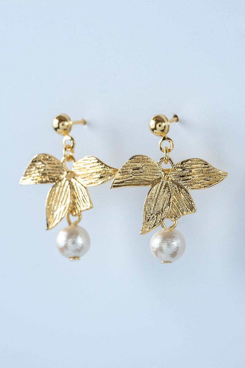 飞翔-棉珍珠耳环 - 耳环/耳夹 - 其他金属 金色