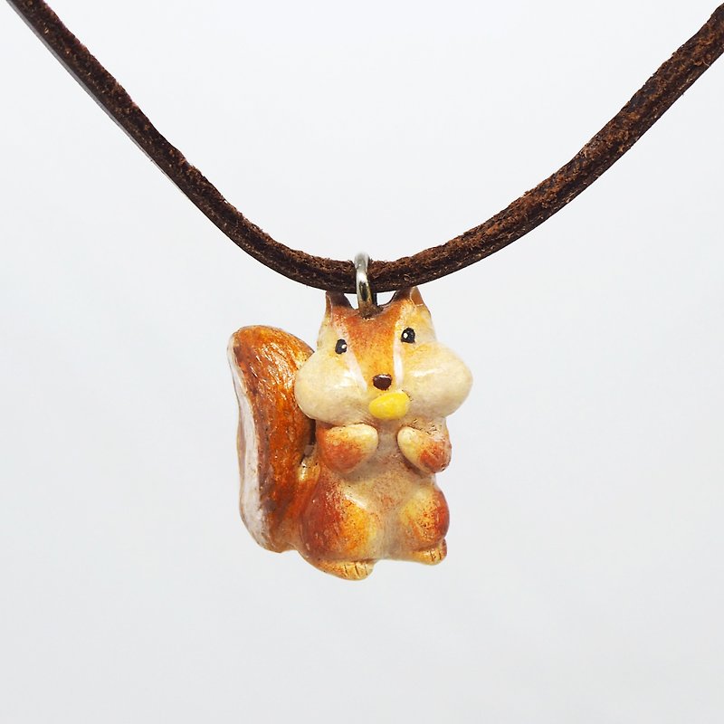 小松鼠手工手绘颈链/坠子 Squirrel handmade necklace - 颈链 - 粘土 橘色