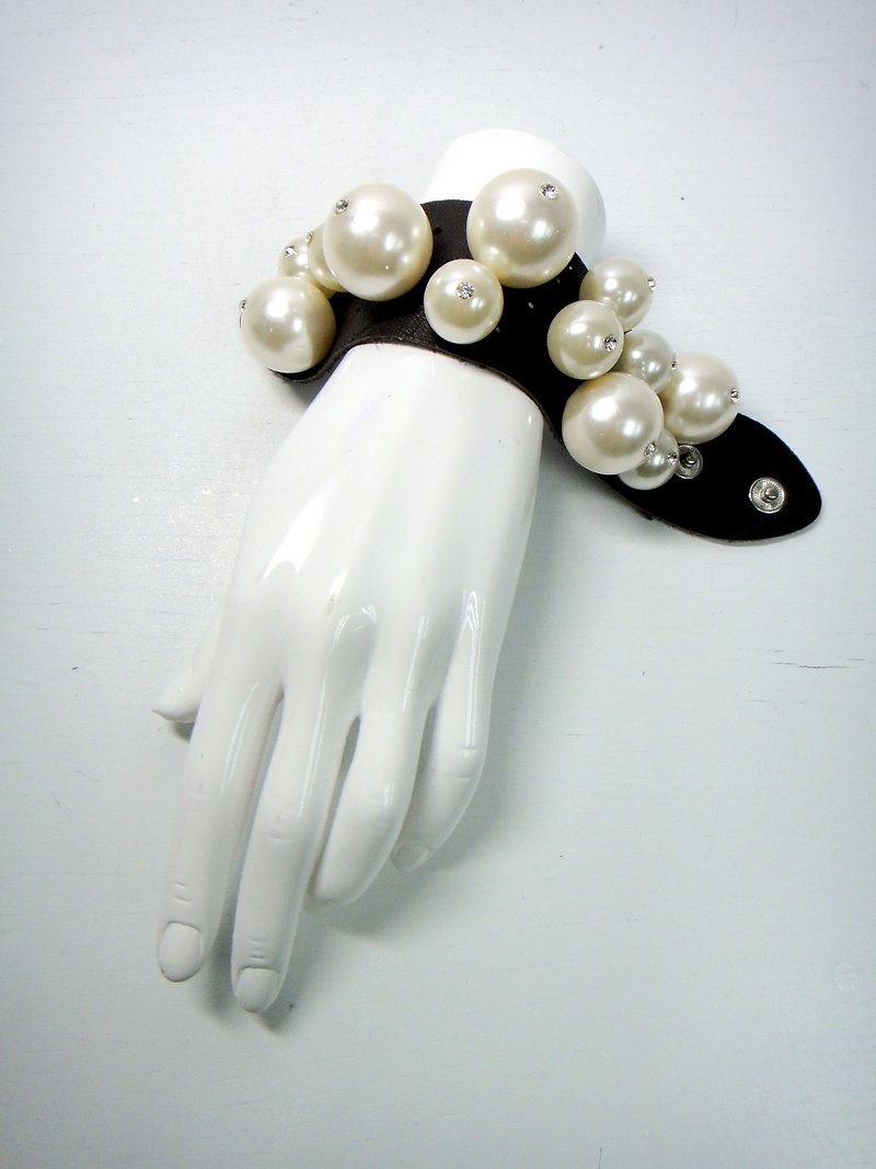 TIMBEE LO 巨型星球珍珠牛皮革手带 手环 饰品 手制 - 手链/手环 - 真皮 咖啡色