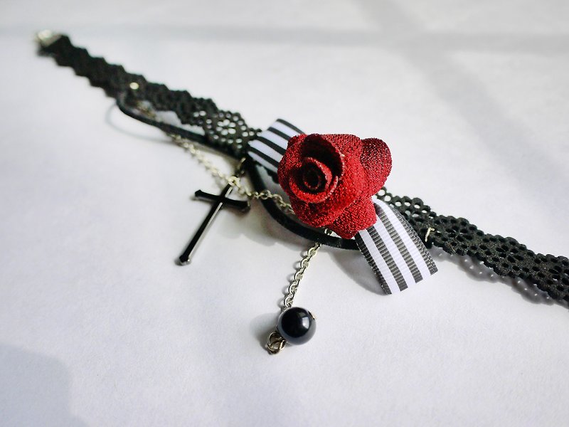 哥德红玫瑰十字架颈链【Panna Cotta】 - 锁骨链 - 植物．花 黑色