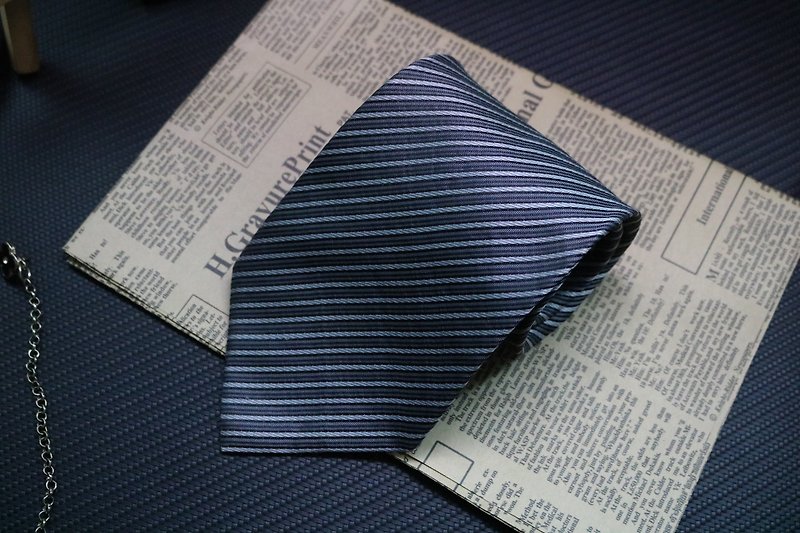 灰色细条纹真丝商务领带节日礼物