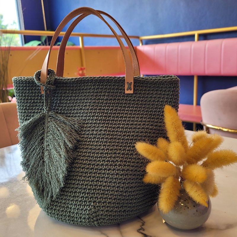 Crochet bag from bleached rope