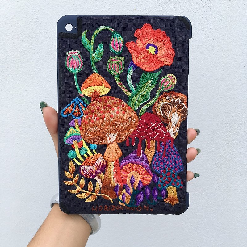 The Mushroom Forest and the Opium Flowers - 平板/电脑保护壳 - 绣线 多色