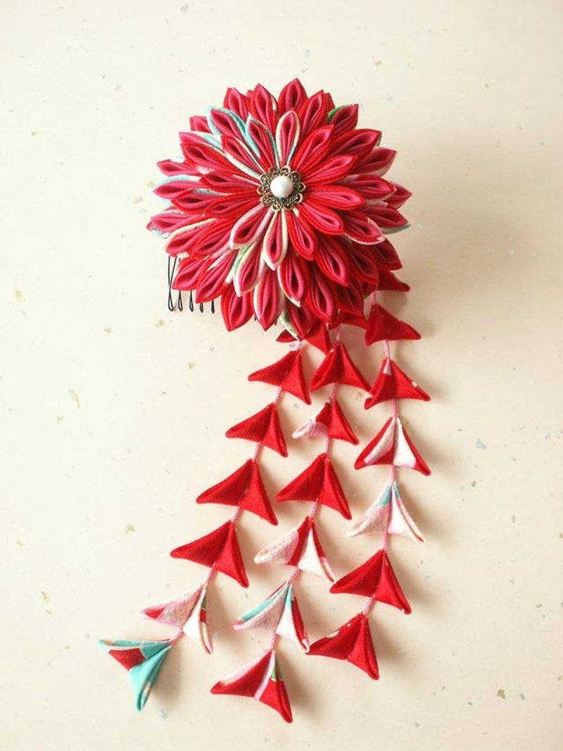 つまみ細工　古布で作った剣つまみの髪飾り〈赤〉　成人式にぴったり♪ - 发饰 - 其他材质 红色