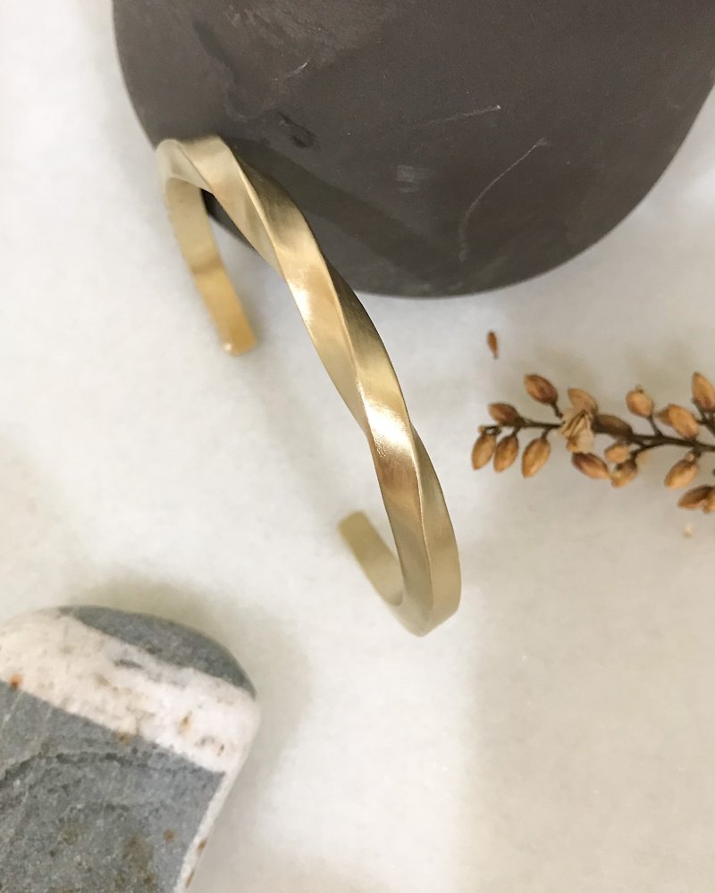 纪念-5mm厚款-扭转黄铜手环-敲字 - 手链/手环 - 铜/黄铜 金色