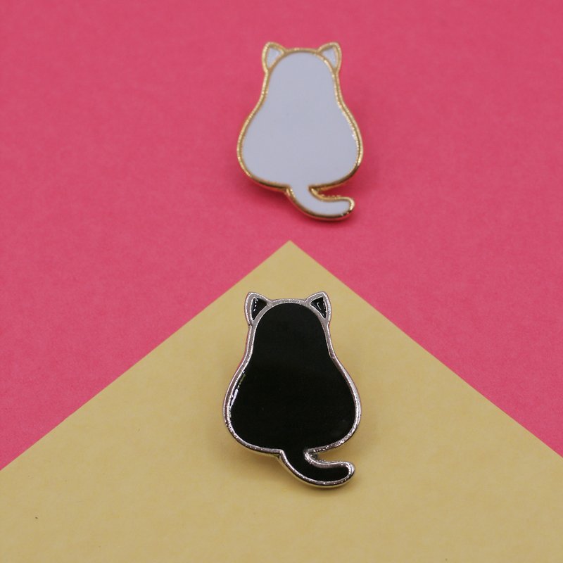 Fat Cat Lapel Pin (Black cat, White cat) - 胸针 - 其他金属 黑色