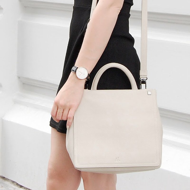 Primm Leather Back Zipper Bag in Cream Color - 侧背包/斜挎包 - 真皮 白色