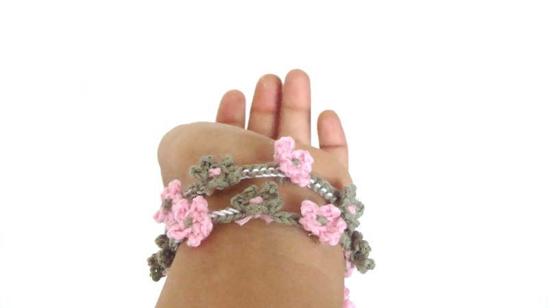 Fiber flowers bracelet pale pink, pale khaki green, lariat bracelet - 手链/手环 - 棉．麻 粉红色