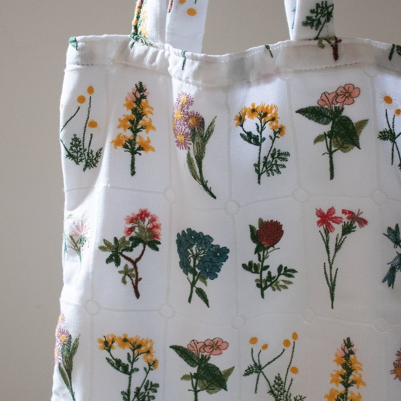 小花图鉴刺绣托特包 | Botanical daytote - 手提包/手提袋 - 棉．麻 白色