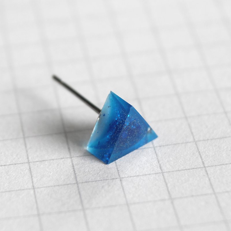 解放 / 树脂耳环 - 单只 / 三角形 蓝色 - 耳环/耳夹 - 树脂 蓝色