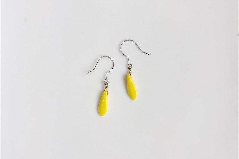 Mango 简约造型耳环 - 耳环/耳夹 - 宝石 黄色
